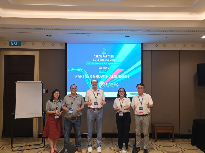 Giám đốc Công ty Nam Hải đại diện cho các đại lý Rexroth tại Việt Nam tham gia họp mặt các đại lý khu vực Đông Nam Á