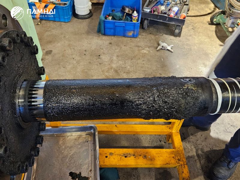 Nam Hải vệ sinh, bảo dưỡng tổng thể xi lanh đã hoạt động nhiều năm