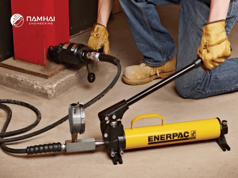 Bơm khá nhỏ gọn, được sử dụng nhiều trong các xưởng sửa chữa hoặc cứu hộ