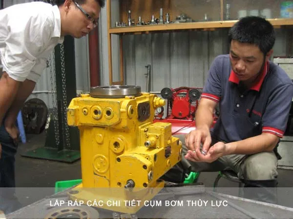 Lắp ráp các chi tiết cụm bơm thủy lực